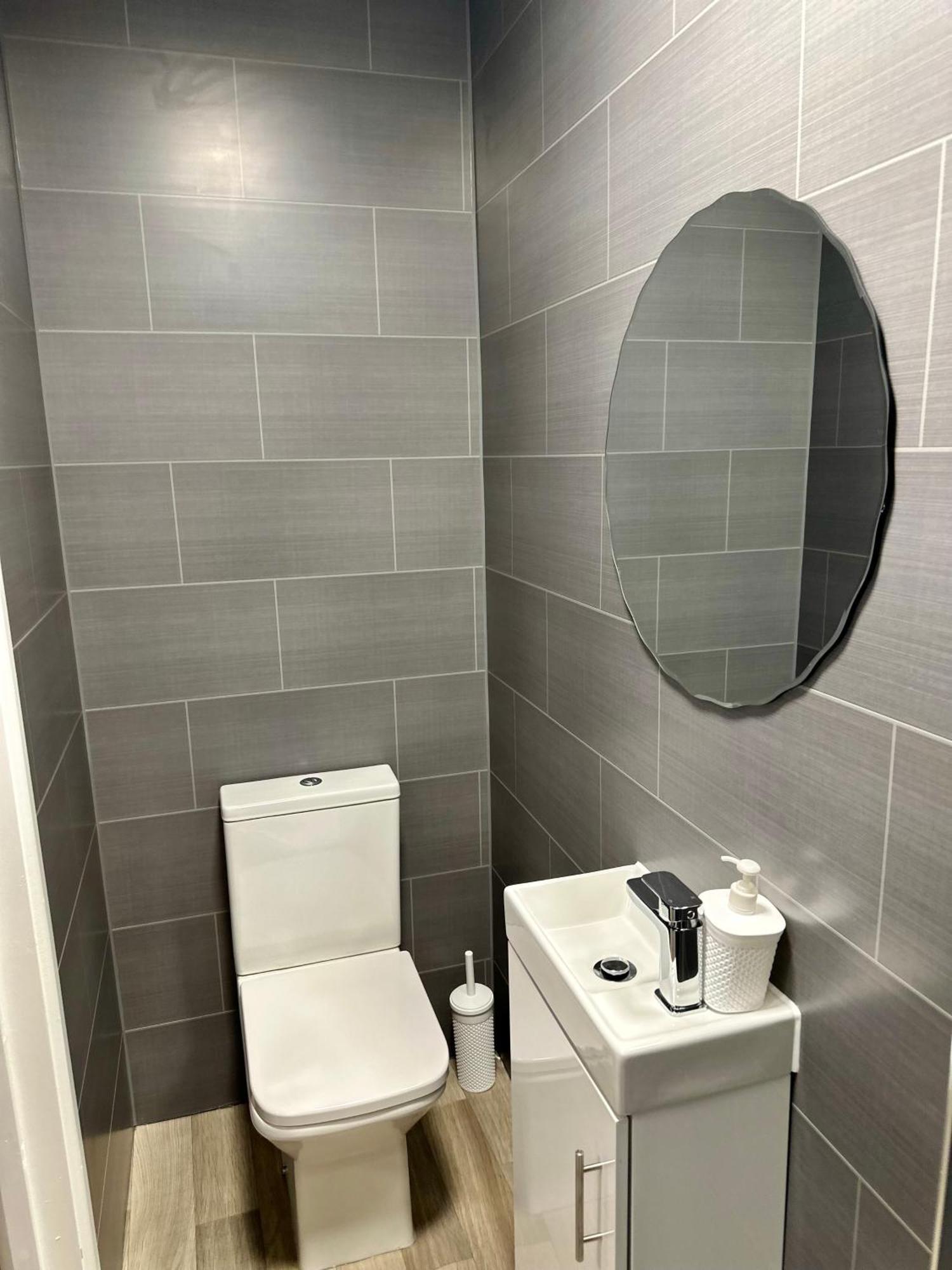 Cosy Ensuite Double Room, Near Heathrow Airport Northolt  Экстерьер фото
